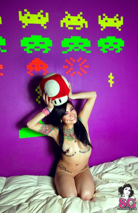 Tags:mario mushroom, nerdy tattooed girl, sg, 